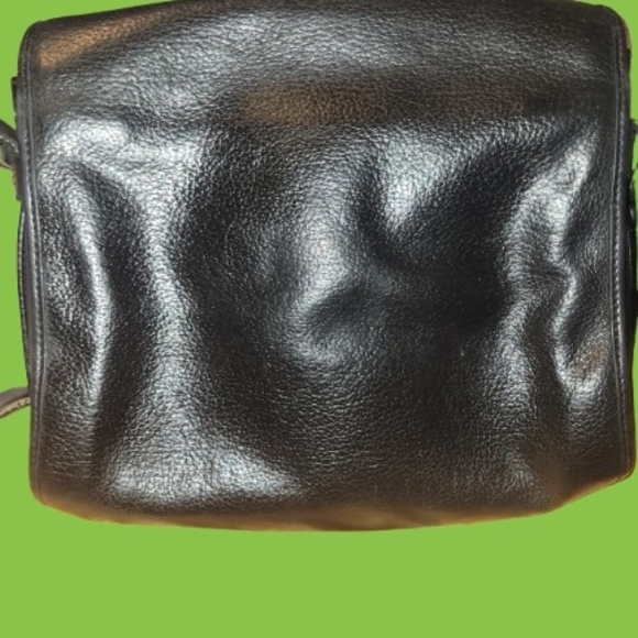 Gucci Classic Black Leather Shoulder Bag - Picture 3 of 10